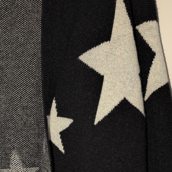 Black and White Star Patterned Cardigan - Picture 3 of 4